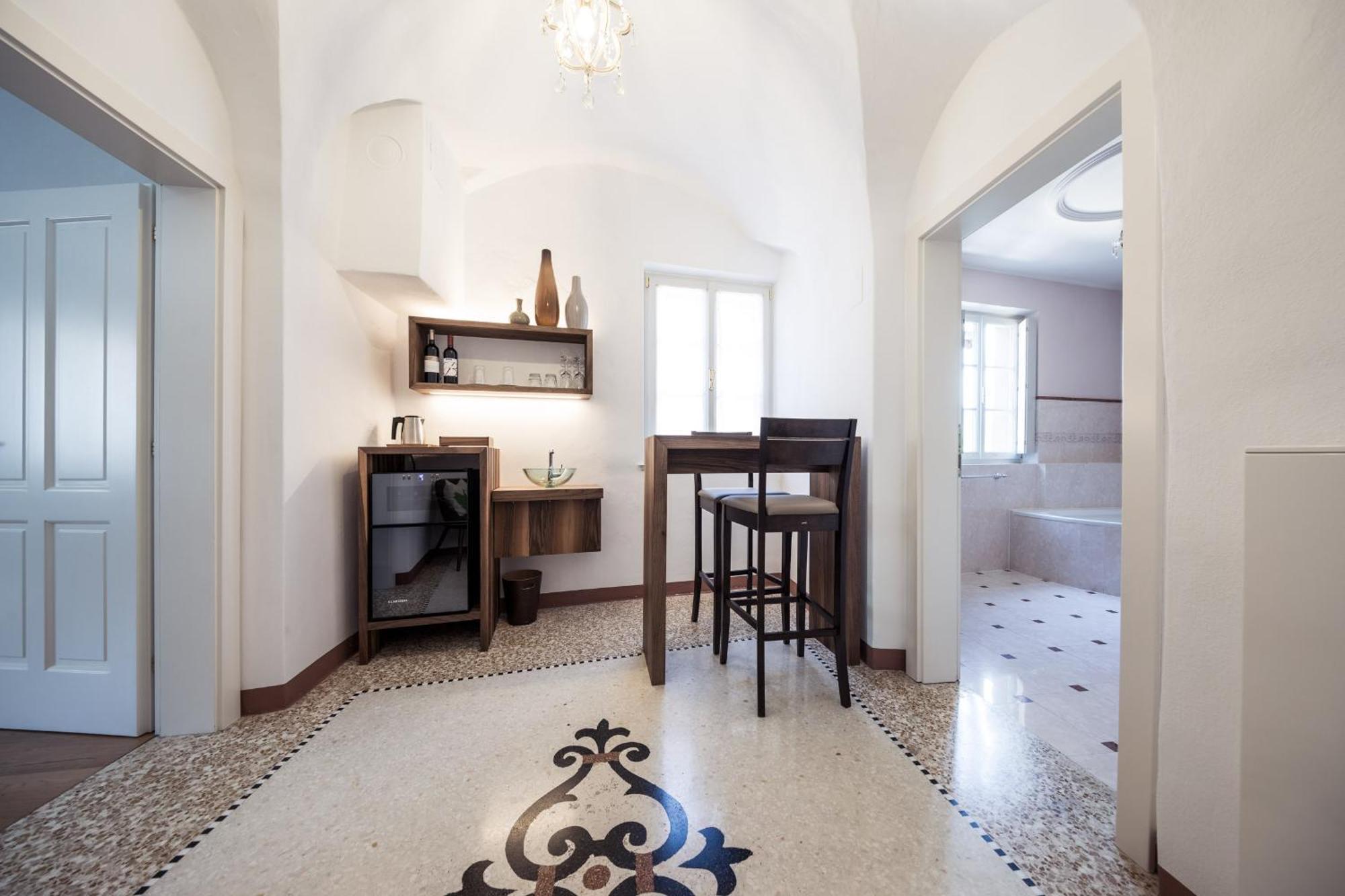 Romantik Hotel Jagdhof Caldaro Exterior photo