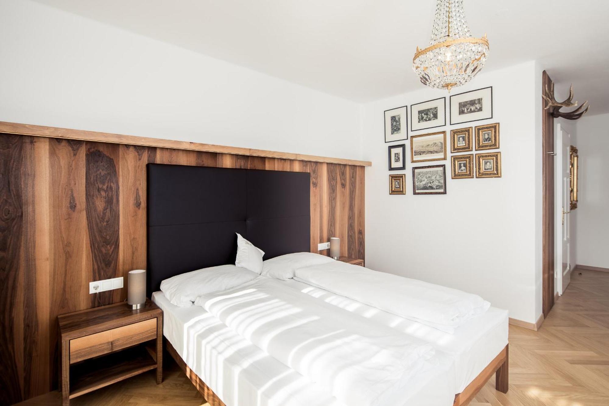 Romantik Hotel Jagdhof Caldaro Exterior photo