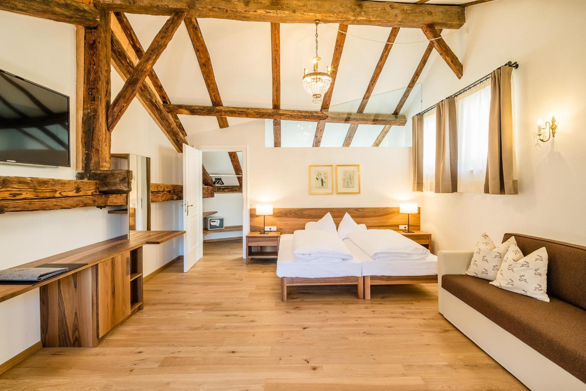 Romantik Hotel Jagdhof Caldaro Exterior photo