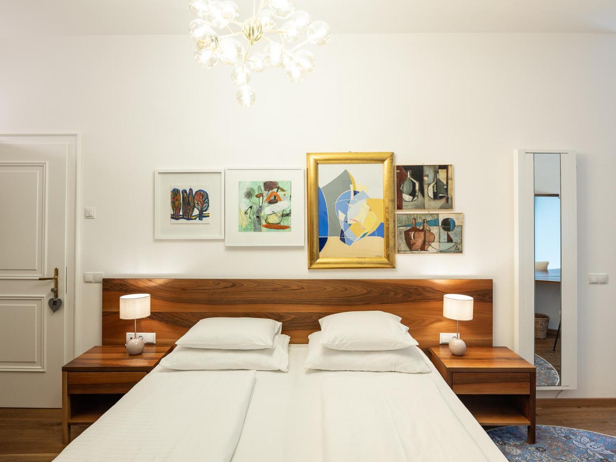 Romantik Hotel Jagdhof Caldaro Exterior photo