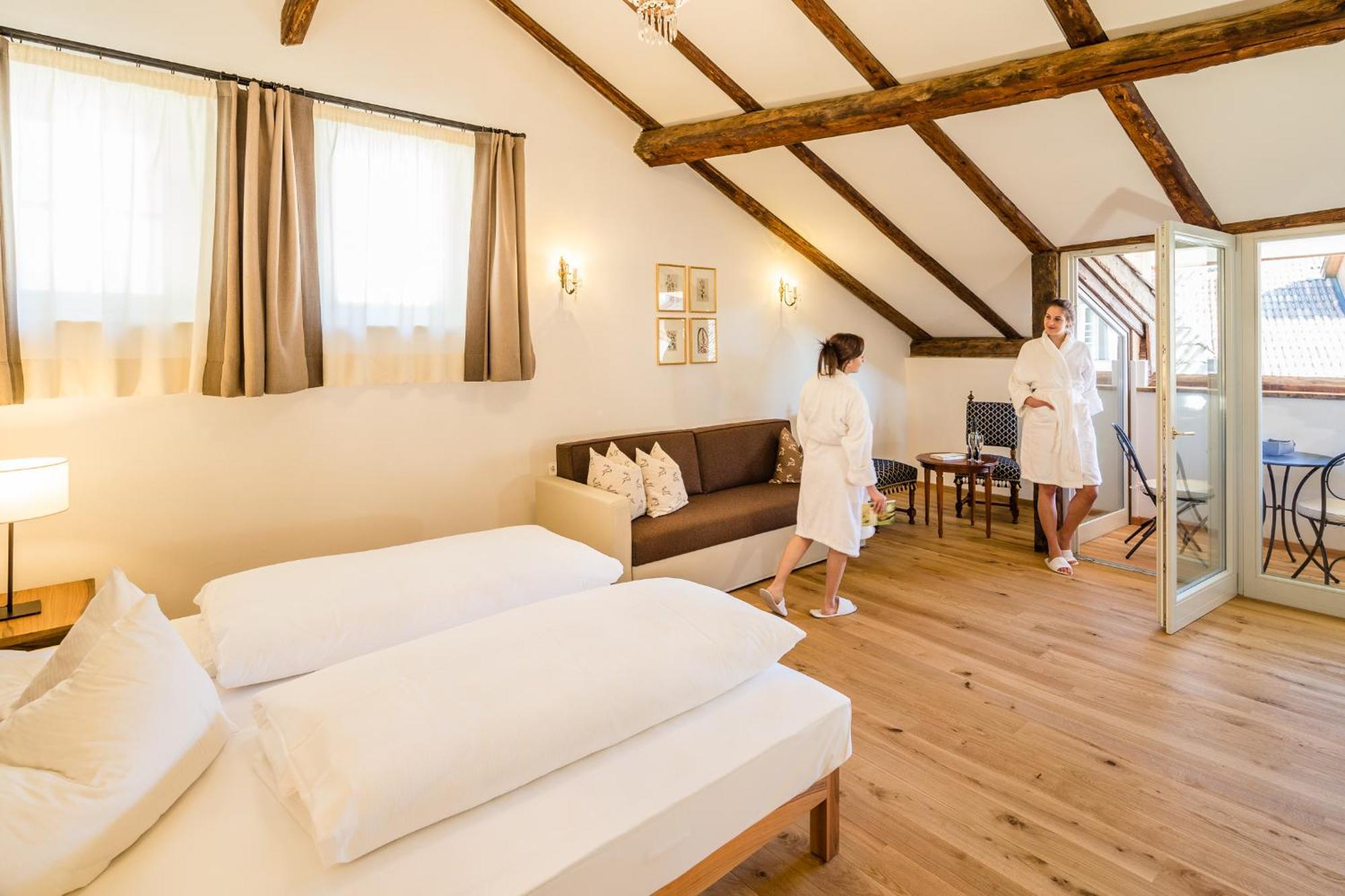 Romantik Hotel Jagdhof Caldaro Exterior photo